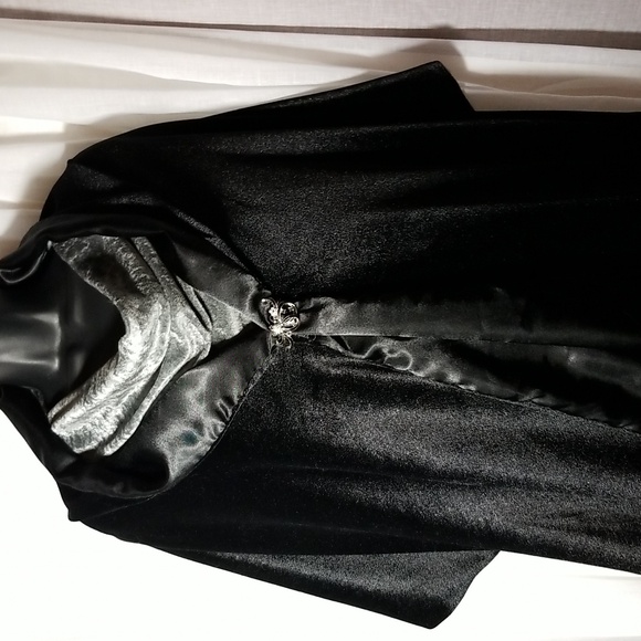 Velvet/Satin Pashmina/Shawl with Black Velvet Gloves - Picture 3 of 5